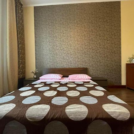 Крехівська 5,Апартаменти В Центрі, Дві Спальні Lviv Bagian luar foto